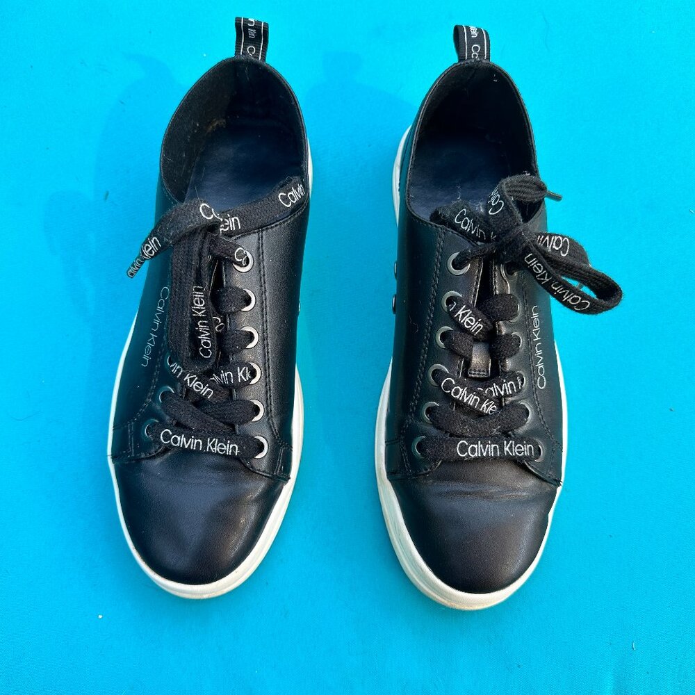 Women's Black Calvin Klein sneaker, size 7